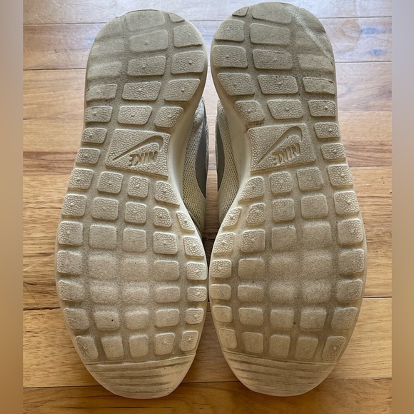 Nike Roshe One Women’s Running Shoes - Picture 5 of 7